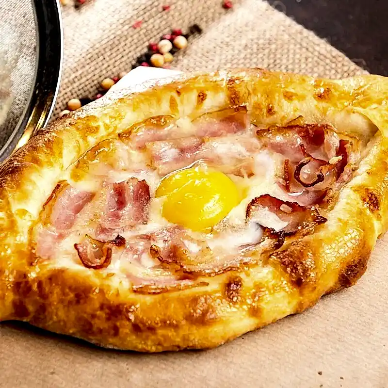 Хачапури с сыром и ветчиной