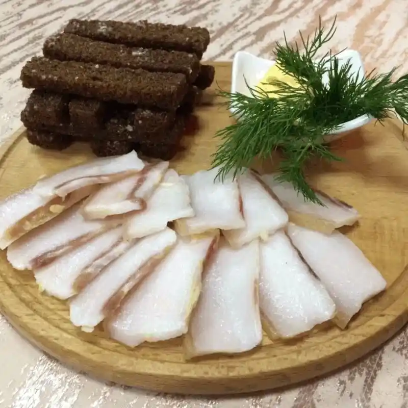 Сало и чесночные гренки