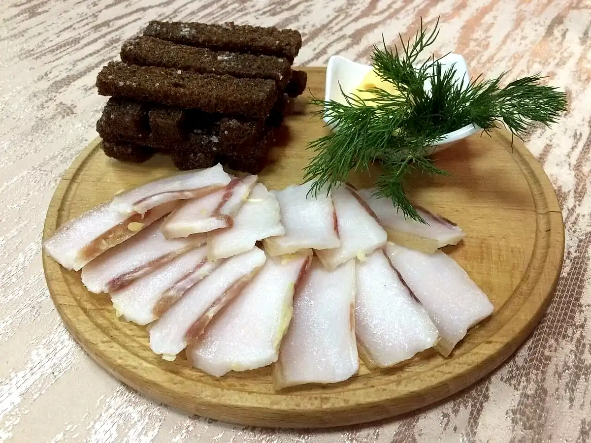 Сало и чесночные гренки